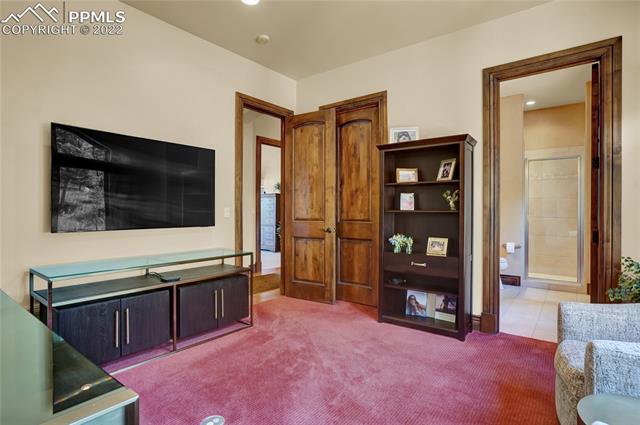 1155 High Lake View