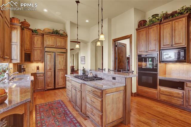 1155 High Lake View