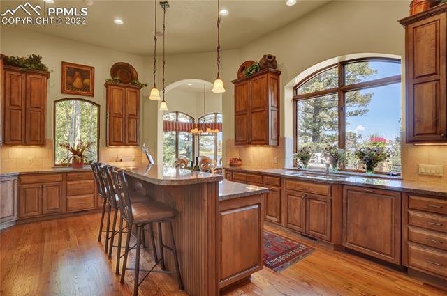1155 High Lake View