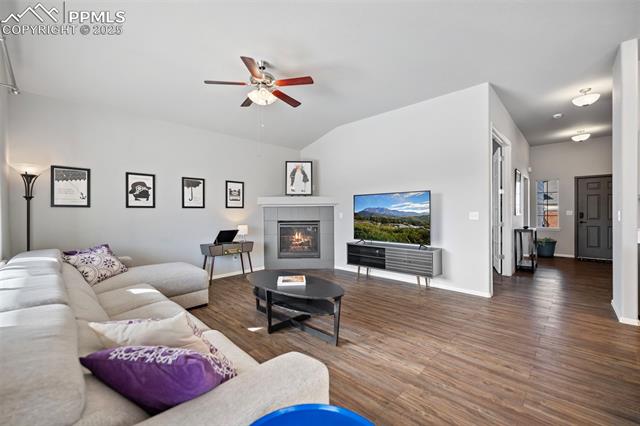 6854 Red Cardinal Loop