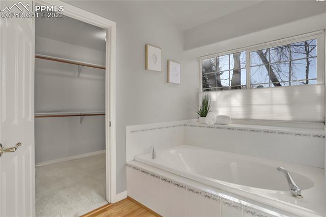 643 La Bourgade Point