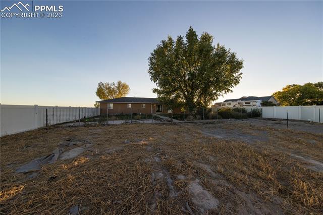 467 E Fredonia Drive