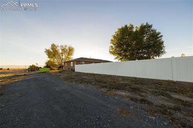 467 E Fredonia Drive