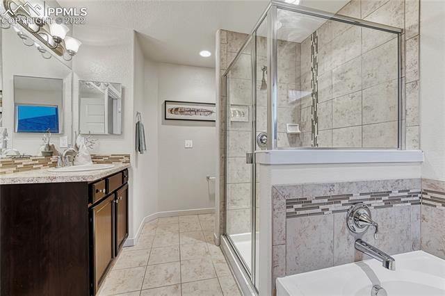 1066 Antrim Loop