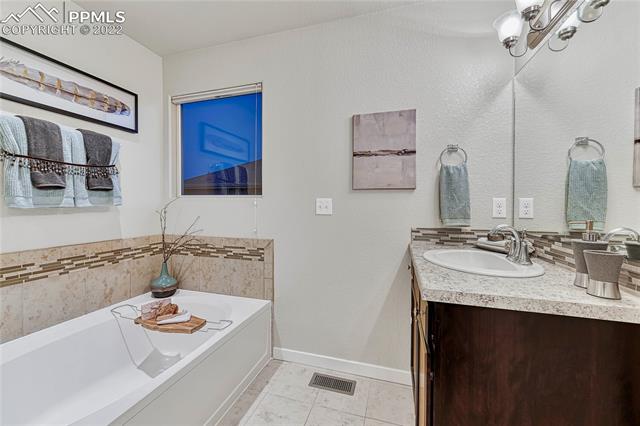 1066 Antrim Loop