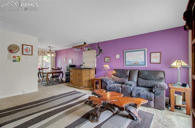 1047 Florence Avenue