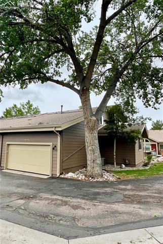 6641 Foxdale Circle
