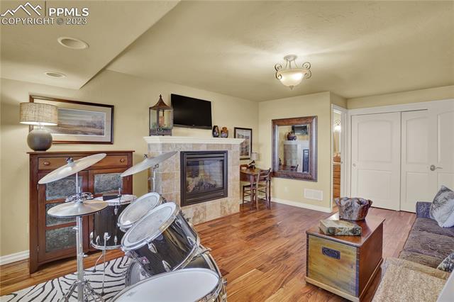 1125 High Lake View