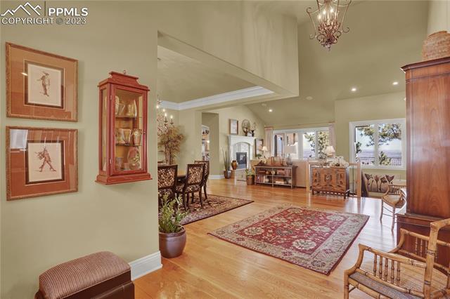 1125 High Lake View