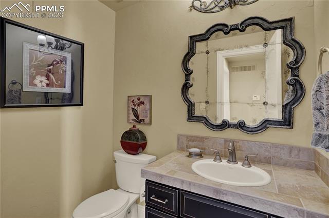 1125 High Lake View
