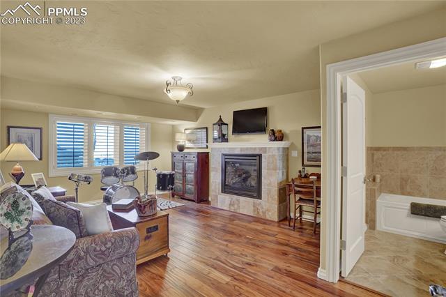1125 High Lake View