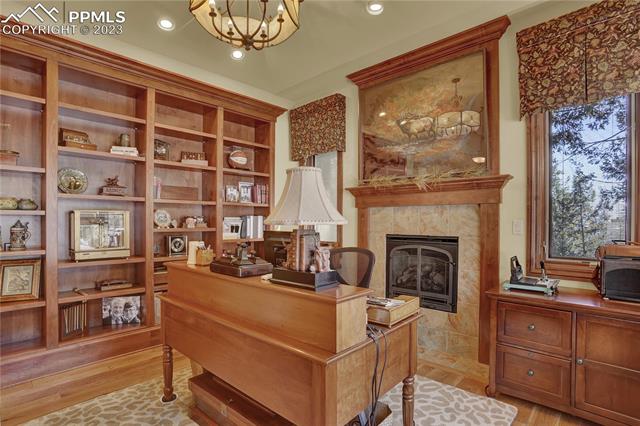 1125 High Lake View