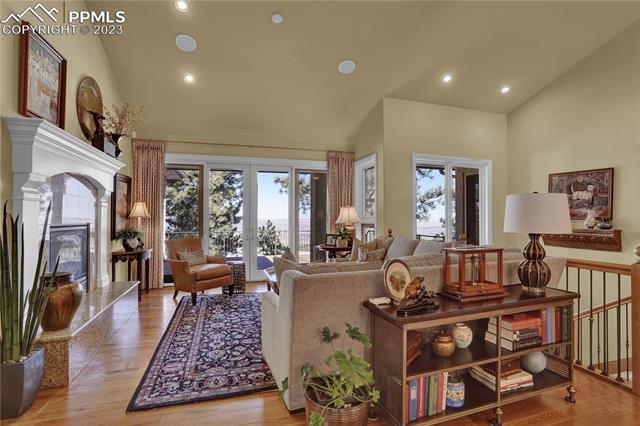 1125 High Lake View