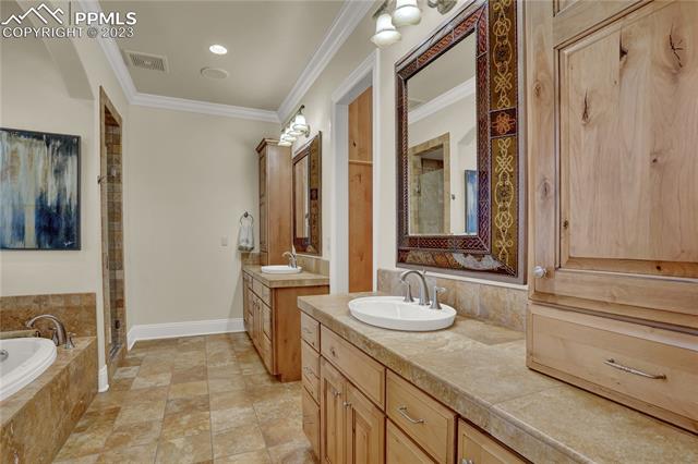 1125 High Lake View