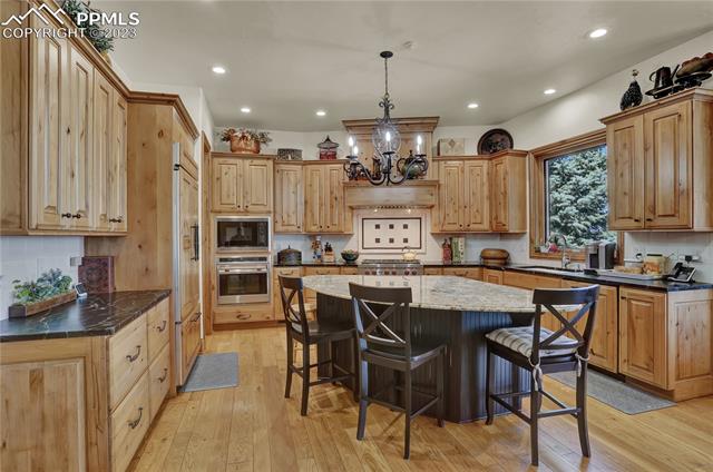 1125 High Lake View