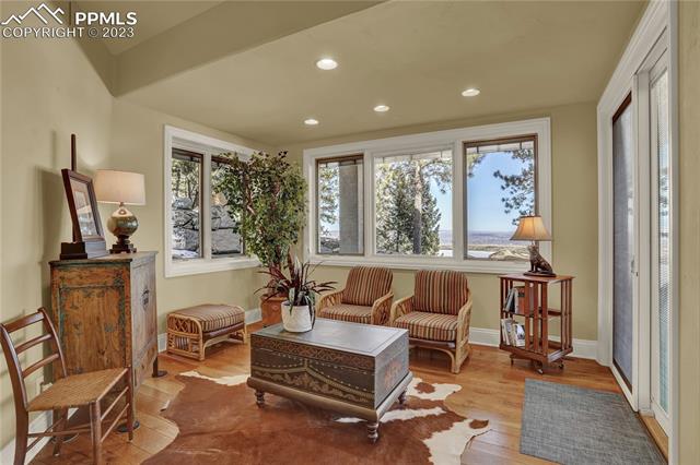 1125 High Lake View