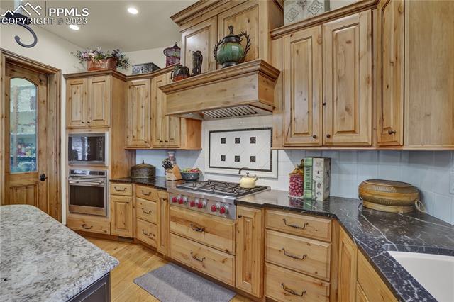 1125 High Lake View