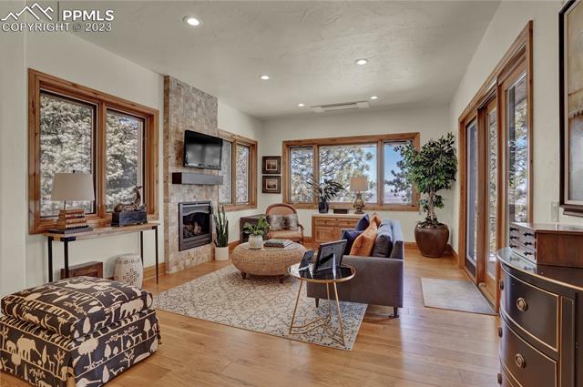 1125 High Lake View