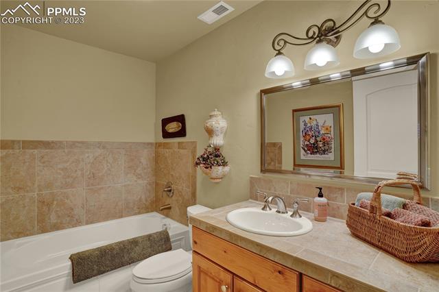 1125 High Lake View