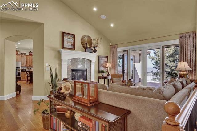 1125 High Lake View