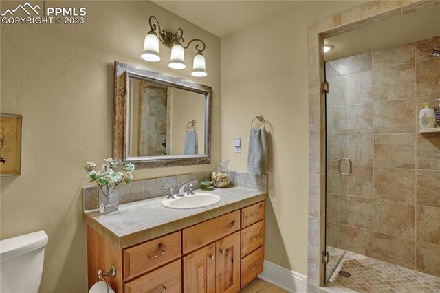 1125 High Lake View