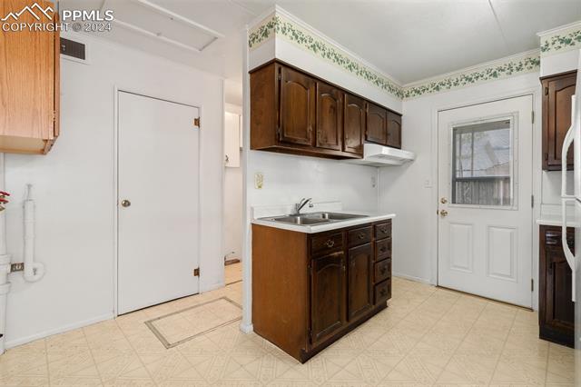 1916 S Institute Avenue