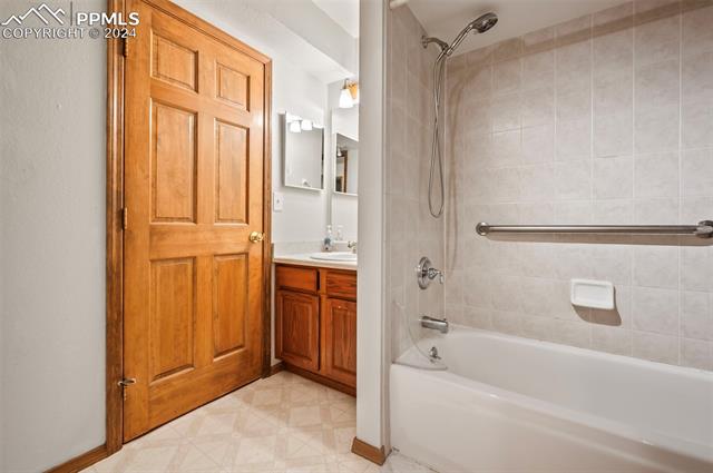 8180 Tannenbaum Road