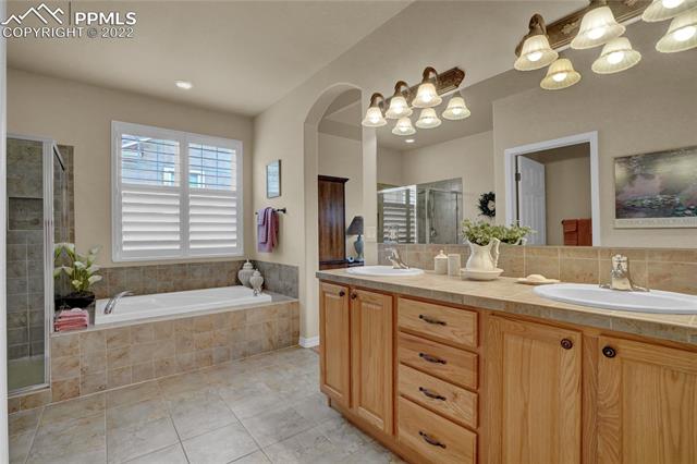 2335 Pine Valley View