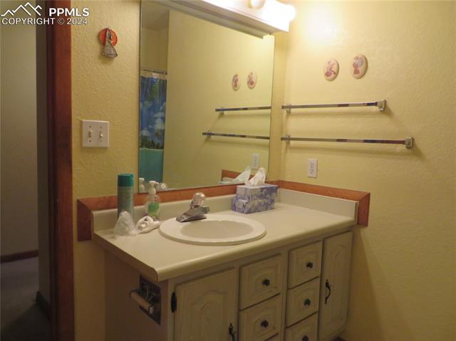 1621 W Pikes Peak Avenue