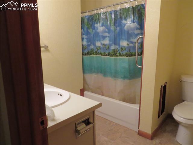 1621 W Pikes Peak Avenue