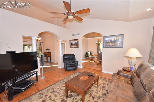 1502 W Caballo Drive