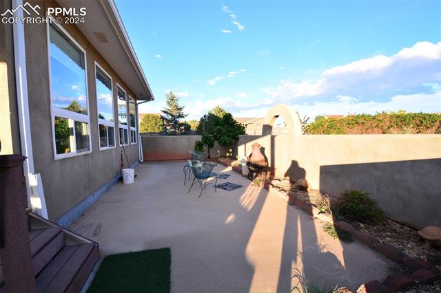 1502 W Caballo Drive