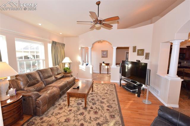 1502 W Caballo Drive