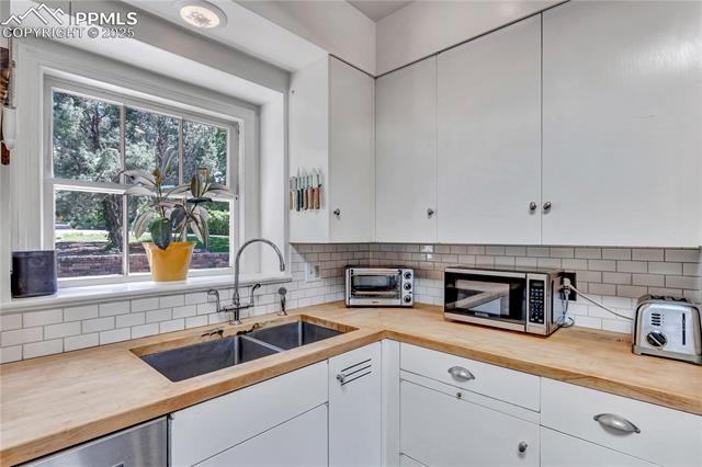 10 W Oak Avenue