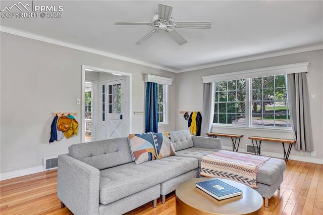10 W Oak Avenue