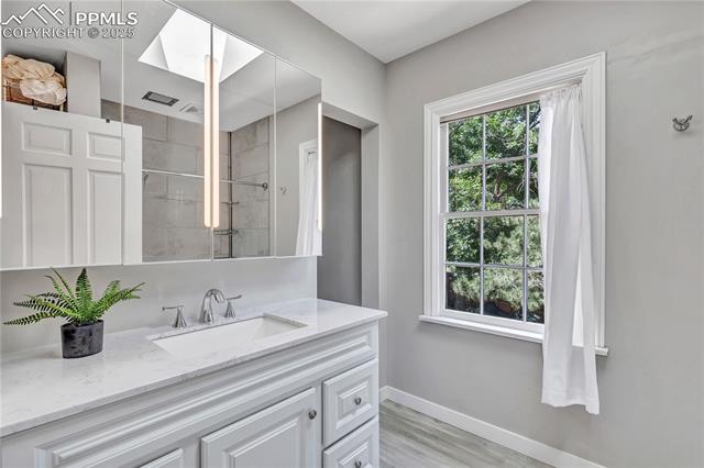 10 W Oak Avenue