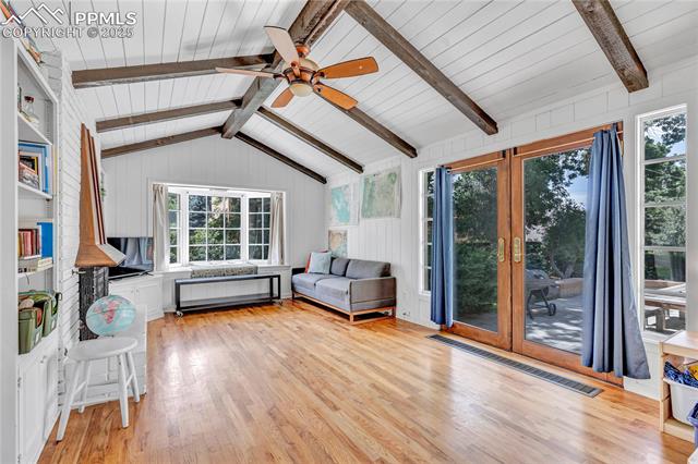 10 W Oak Avenue