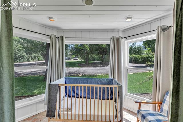10 W Oak Avenue