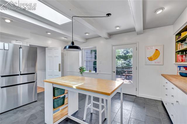 10 W Oak Avenue