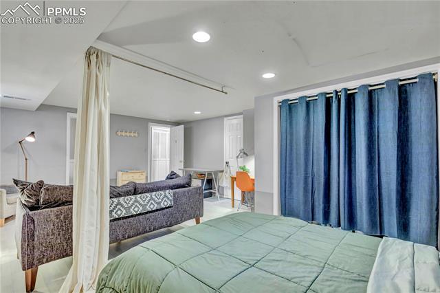 10 W Oak Avenue
