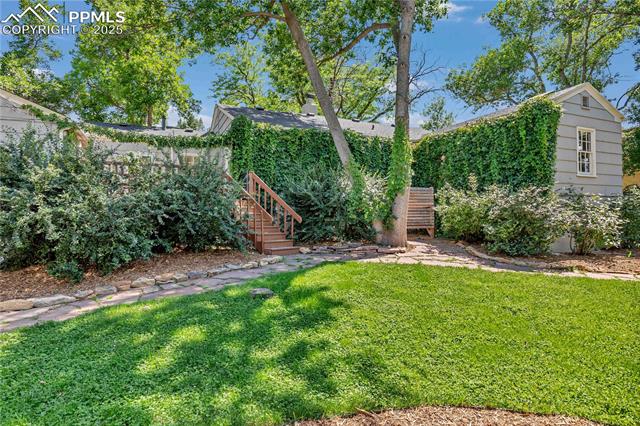 10 W Oak Avenue