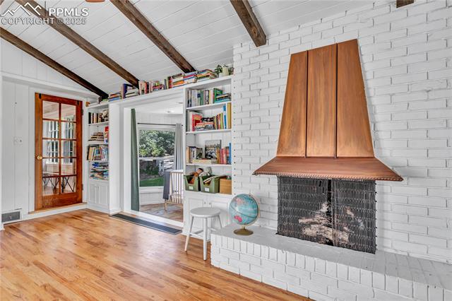 10 W Oak Avenue