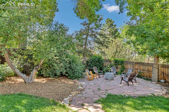 10 W Oak Avenue