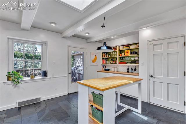 10 W Oak Avenue
