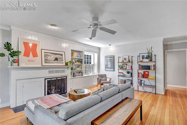 10 W Oak Avenue
