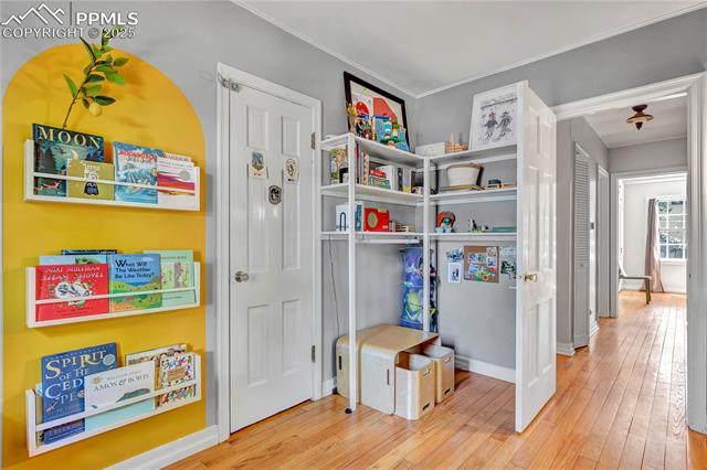 10 W Oak Avenue