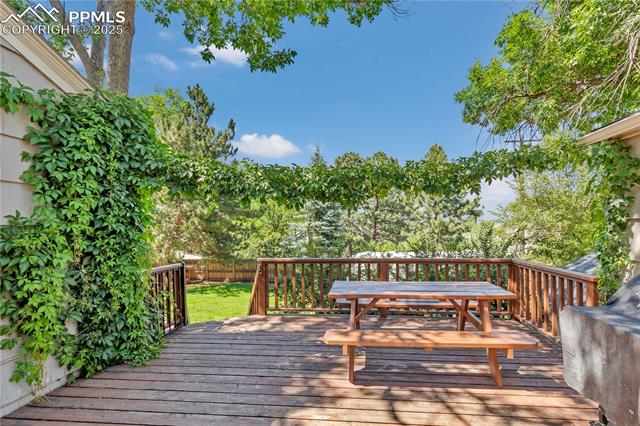 10 W Oak Avenue