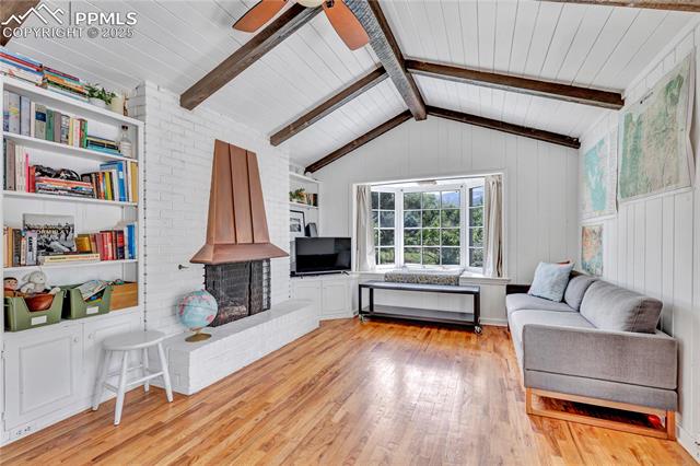 10 W Oak Avenue