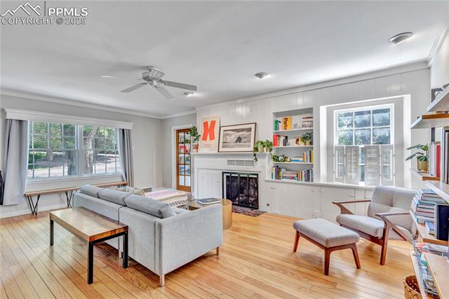 10 W Oak Avenue