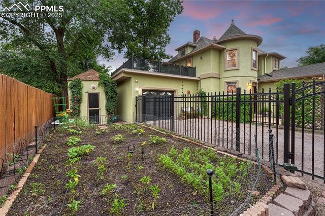 637 E Boulder Street